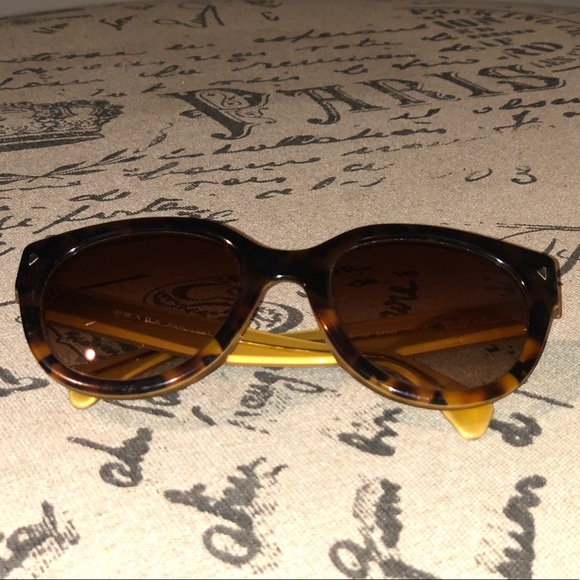 💯Authentic PRADA Milano Sunglasses - Picture 3 of 7